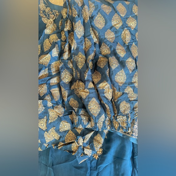 Brand new Medium size Asian/desi outfit. Dm for details - Picture 4 of 5